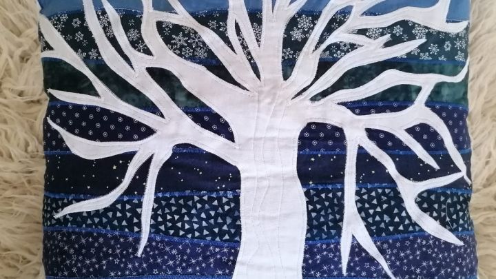 Sylvia Benda - Ausstellung von Geschichtenkissen und textilen Wandbildern