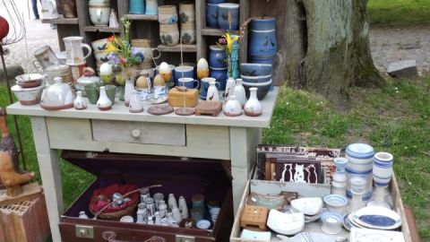 Alltägliches und Kunst aus Holz und Keramik