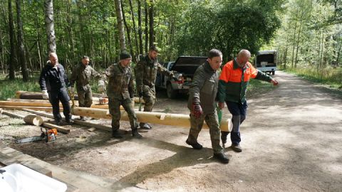 Bundeswehrsoldaten packen an - Müritz-Nationalpark