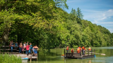 Abenteuerliche Floßfahrt auf dem Grünower See