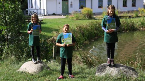 Neeltje Witte, Pauline Kracht, Berit Schubert sind nun Junior Ranger